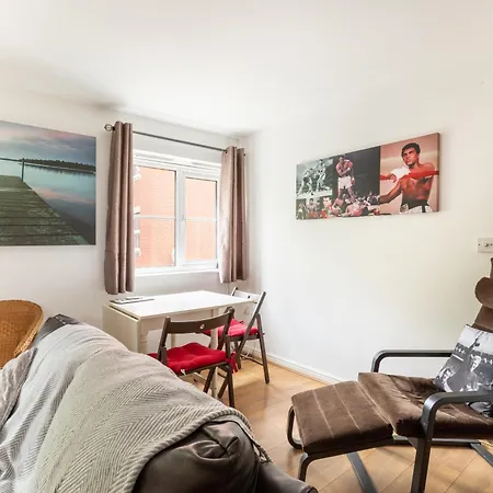 Charming Cosy Coach House In Fishponds * Bristol