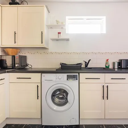 Charming Cosy Coach House In Fishponds *