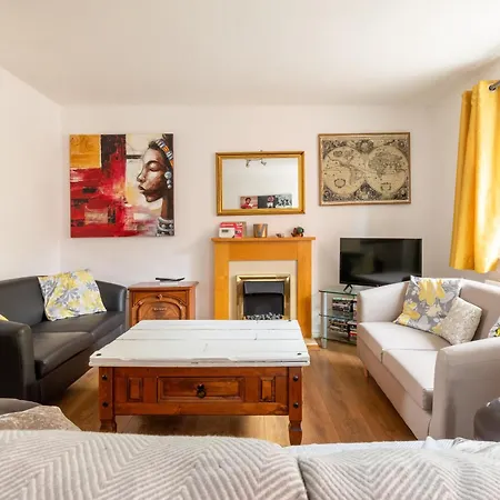 Charming Cosy Coach House In Fishponds Бристоль
