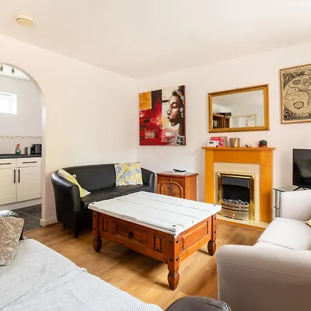 Апартаменти Charming Cosy Coach House In Fishponds *
