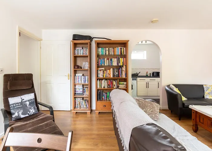 Charming Cosy Coach House In Fishponds