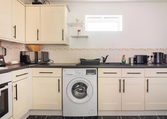 Апартаменти Charming Cosy Coach House In Fishponds *